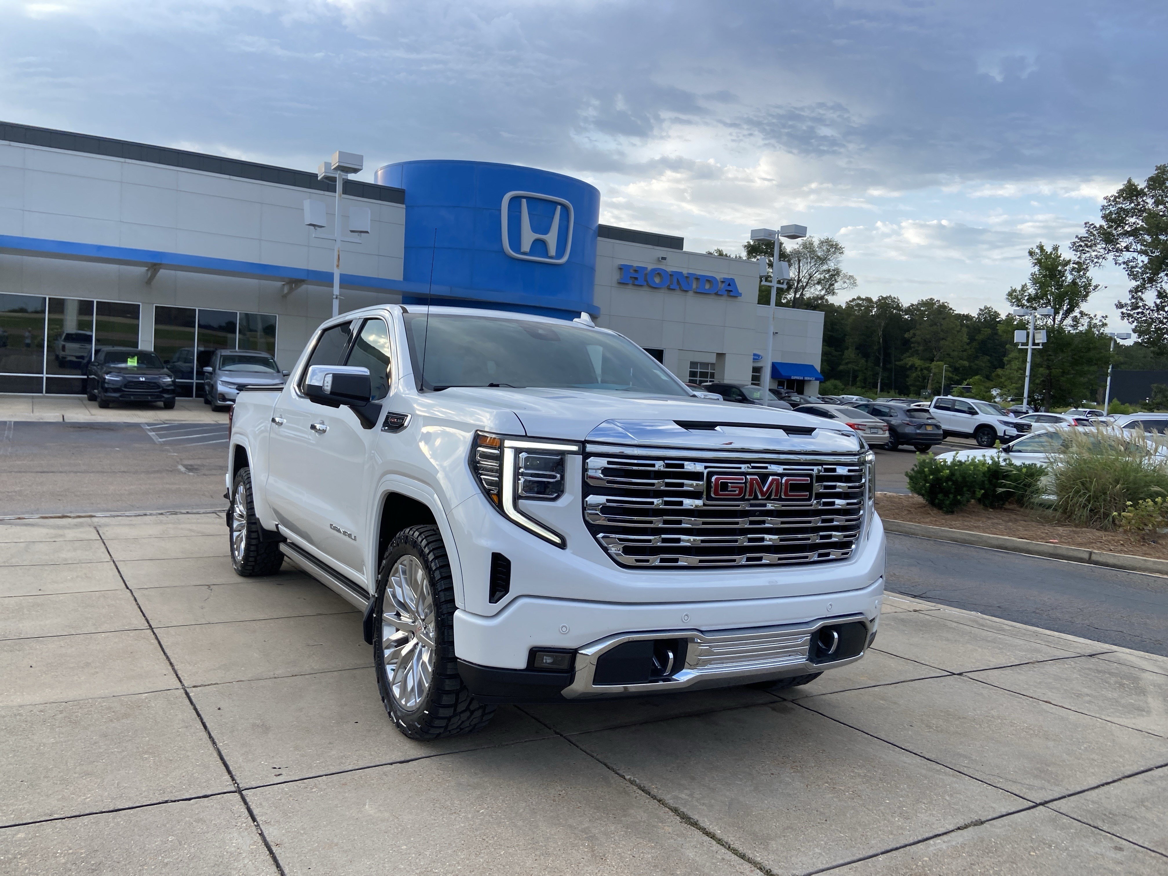 gmc sierra 1500 denali 2022 1GTUUGEL6NZ542675 image gmc sierra 1500 denali 2022 1GTUUGEL6NZ542675 image